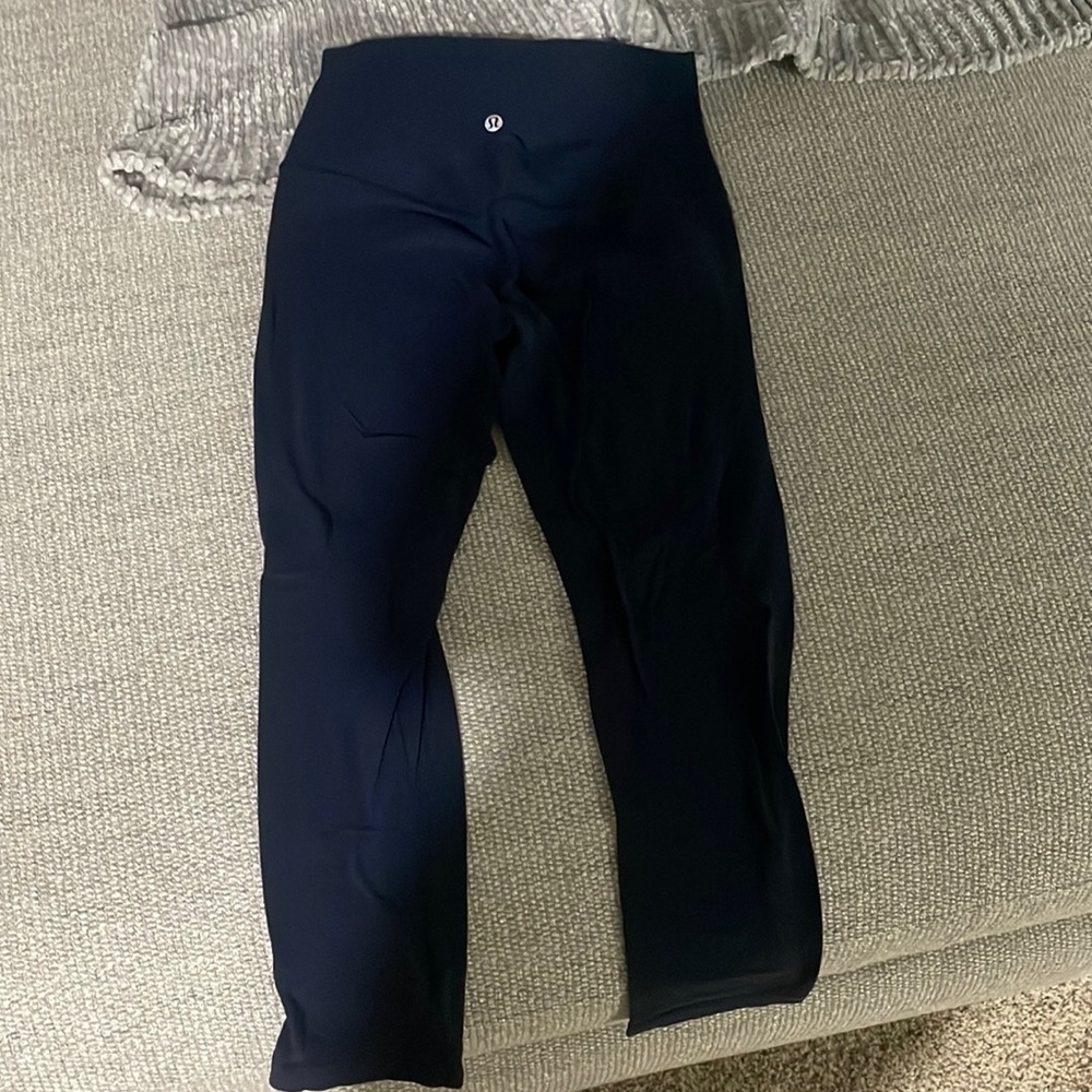 Navy blue crop lulu aligns